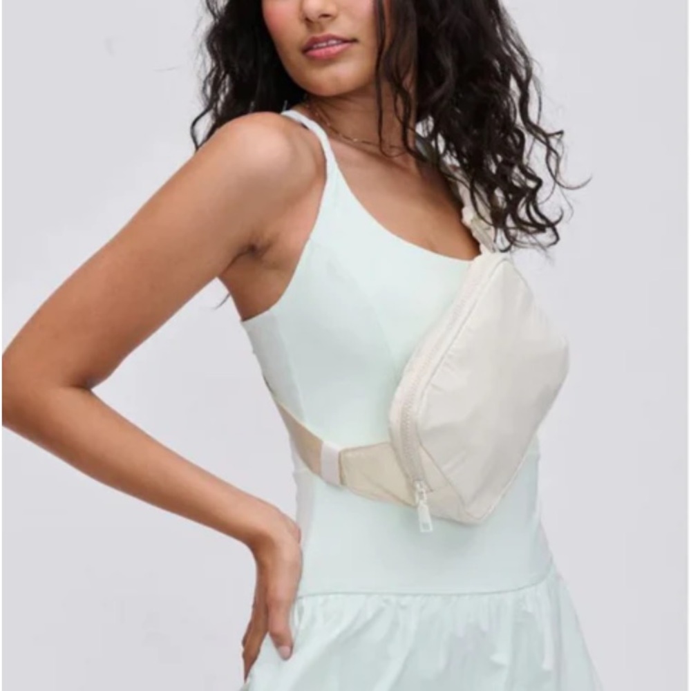 Momentum Everywhere Belt Bag Satchel Fanny Pack Mint Green NWT